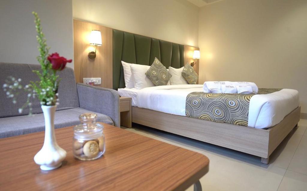 Meritas Crystal Resort Лонавла Екстер'єр фото