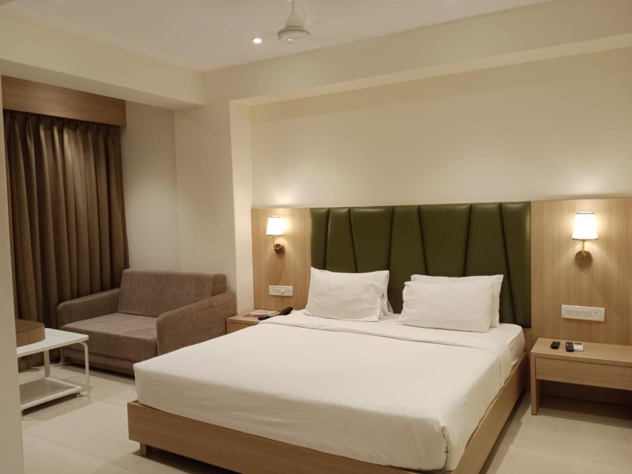 Meritas Crystal Resort Лонавла Екстер'єр фото
